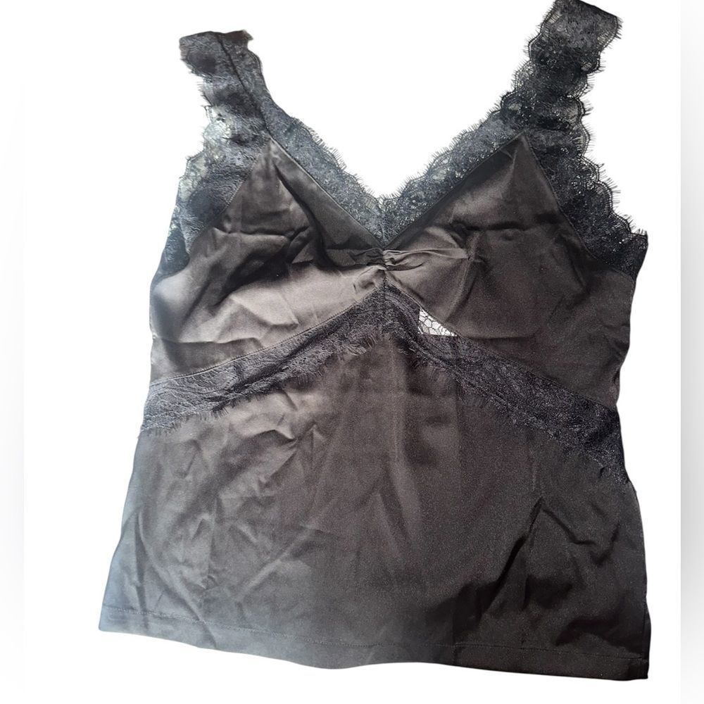 Forever 21 Black Lace Trim Camisole. Size M. NWT